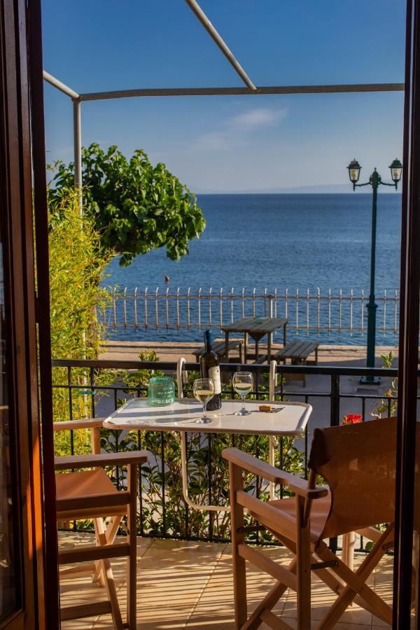 Notos Sea Front Apartment Glossa Ngoại thất bức ảnh